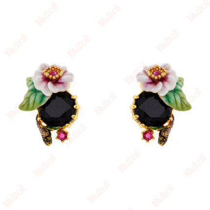 cutest awesome green leaf earrings